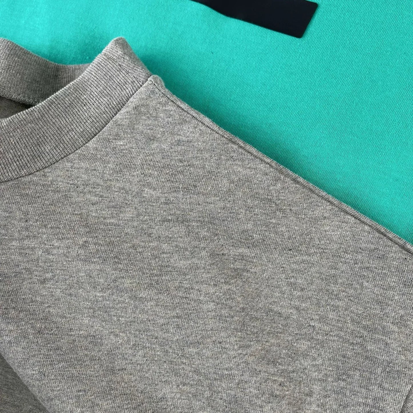 24ss Luxury Design Men's Round Neck Sweaters Couple High Street Solid Color Thickened Warm High Street Round Neck Pullover