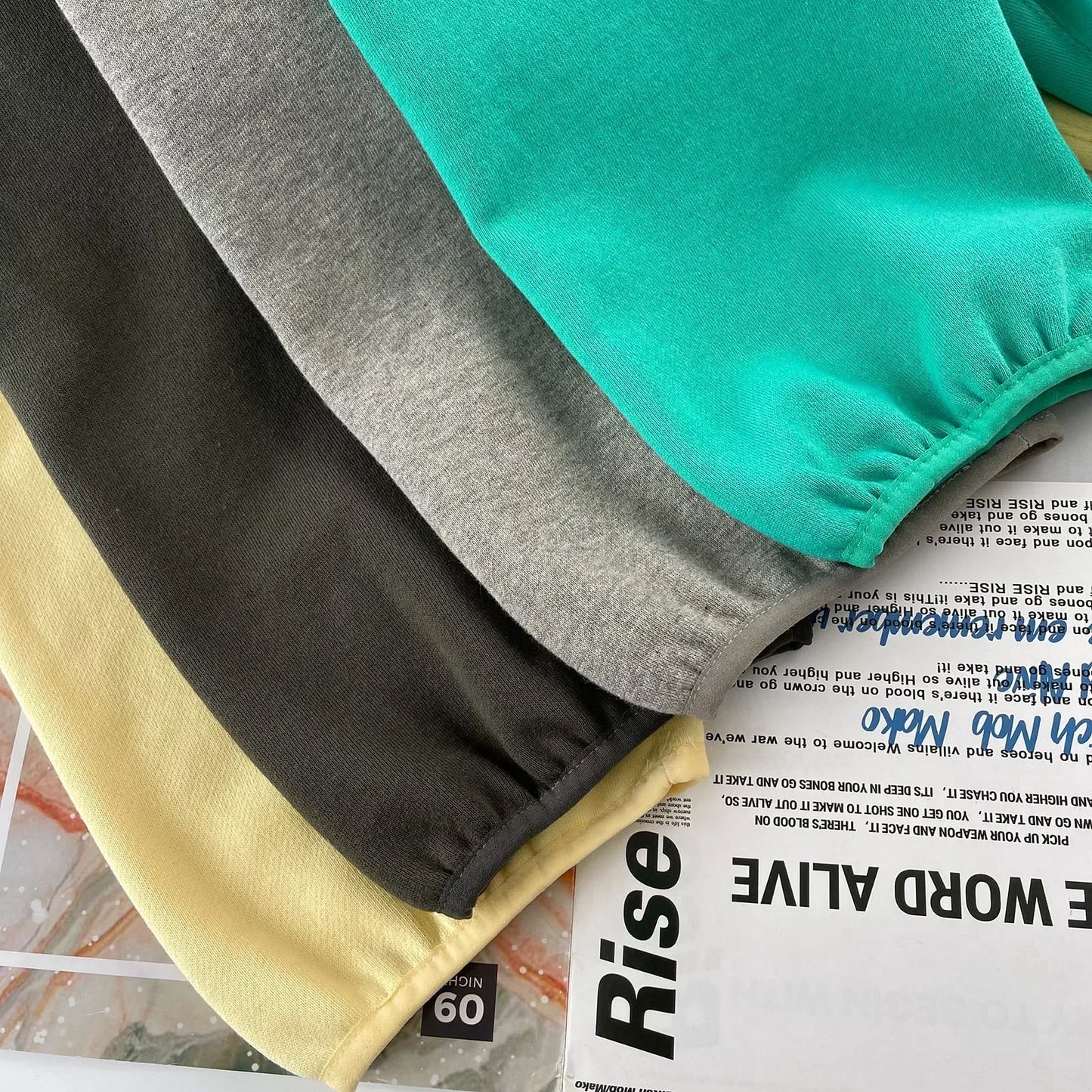 24ss Luxury Design Men's Round Neck Sweaters Couple High Street Solid Color Thickened Warm High Street Round Neck Pullover